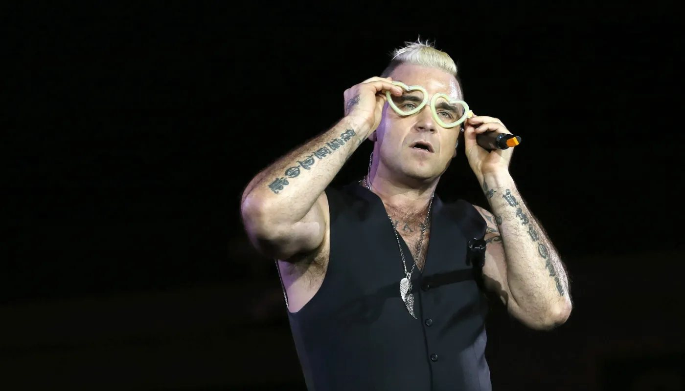 7585866-robbie-williams.jpg