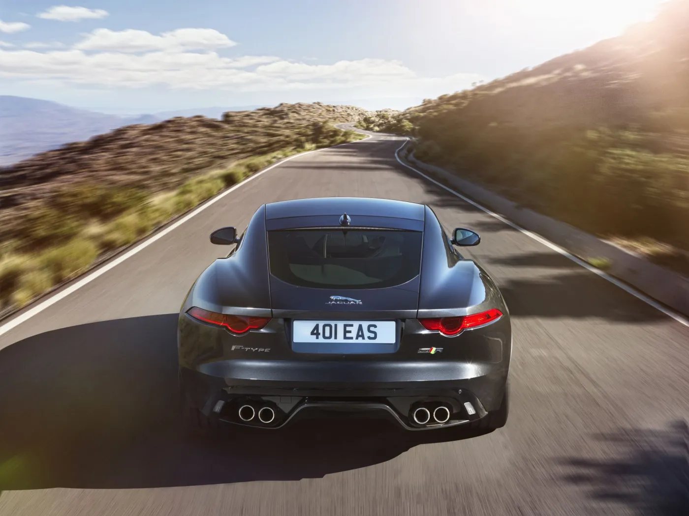 7615913-jaguar-f-type-r.jpg