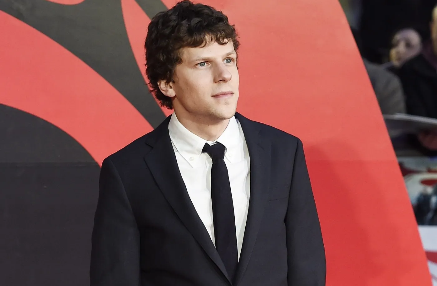 8871303-jesse-eisenberg.jpg