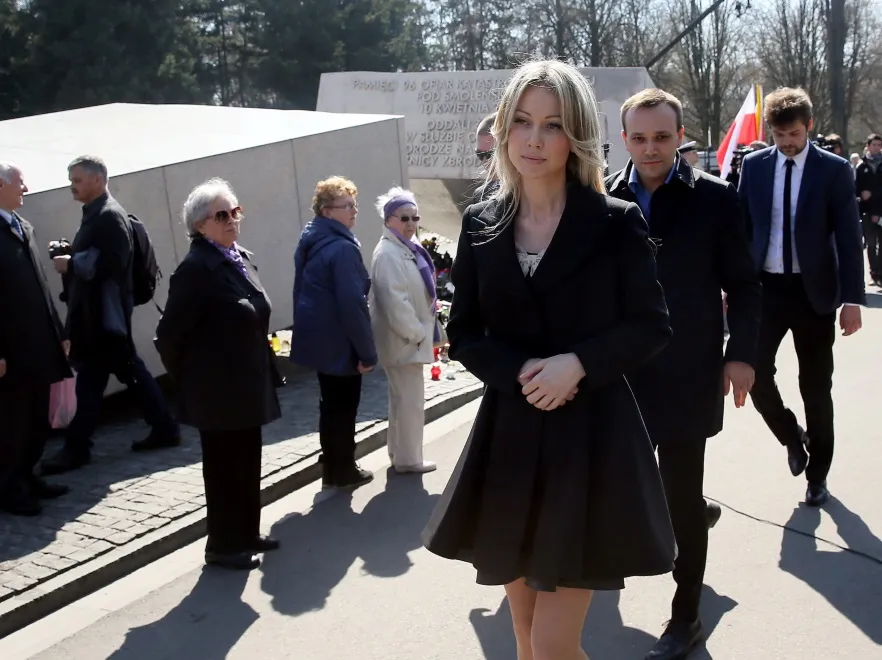 Bulwersujący strój Magdaleny Ogórek na uroczystościach smoleńskich