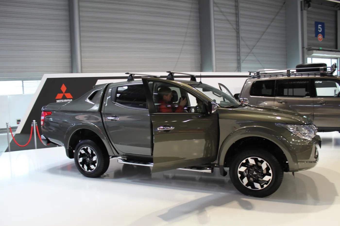 7649861-mitsubishi-l200.jpg