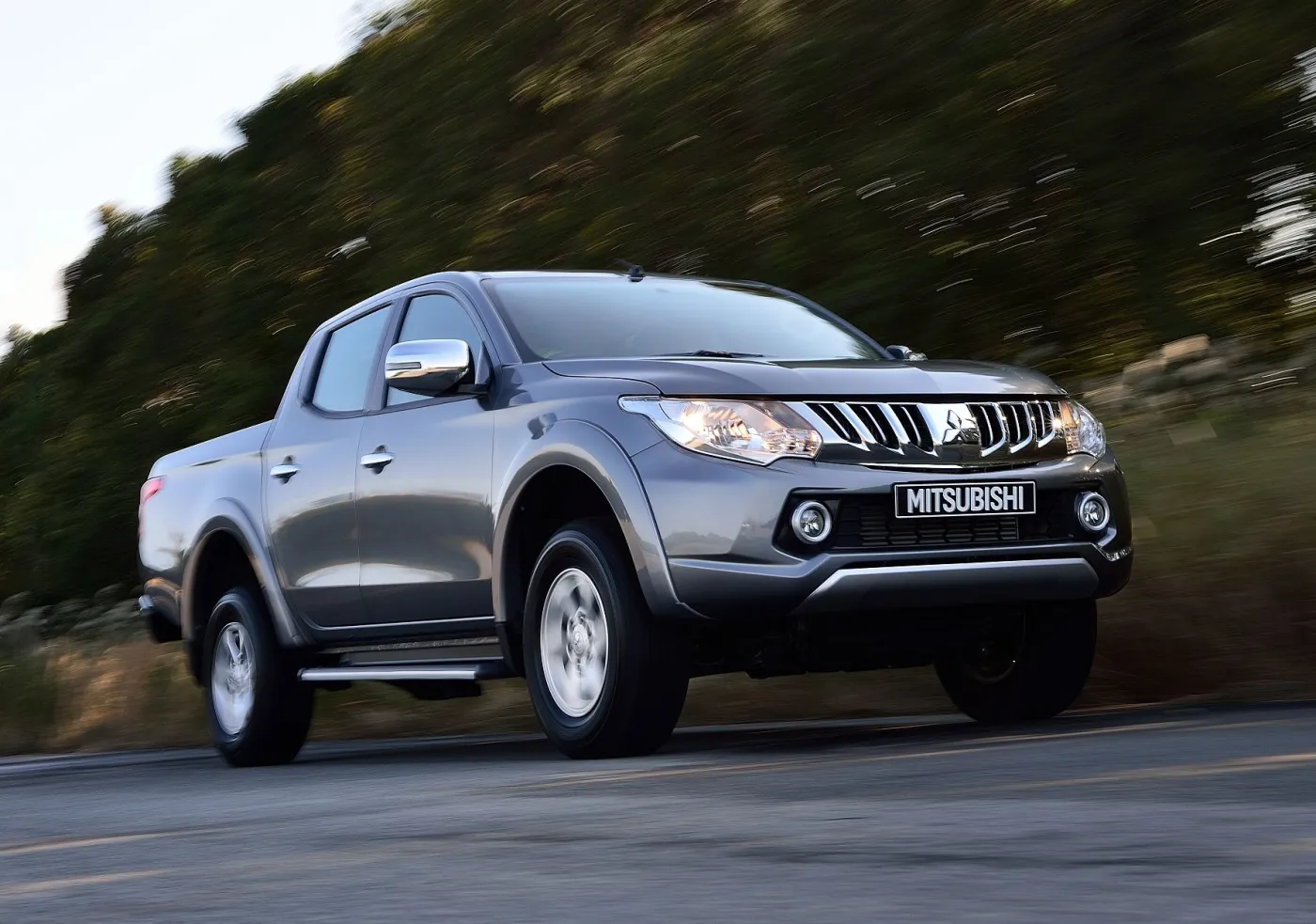7654454-mitsubishi-l200.jpg