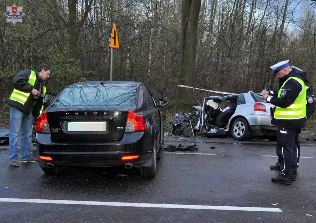 Ksiądz zagapił się za kierownicą. W wypadku zginęli narzeczeni. ZDJECIA