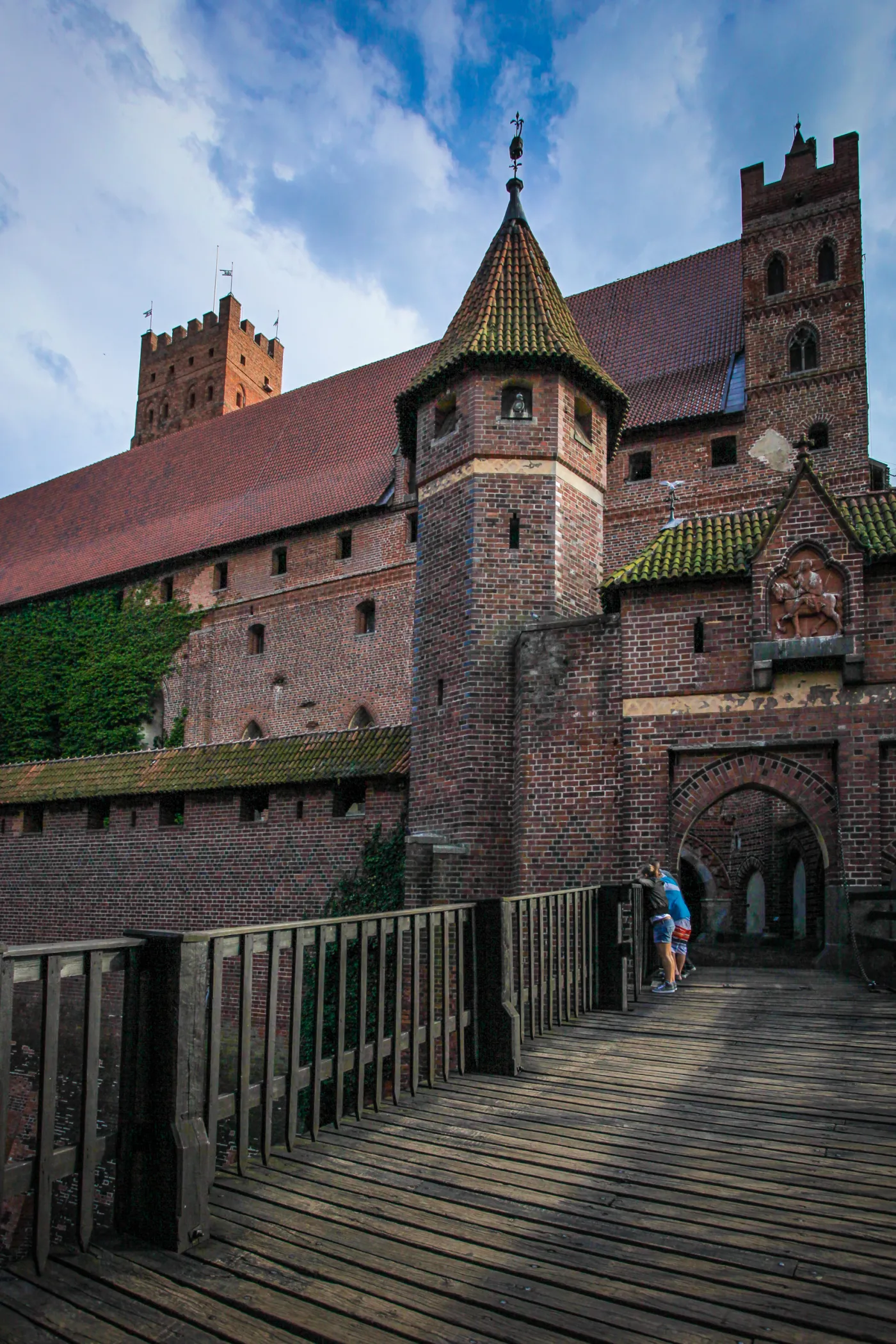 7713062-zamek-w-malborku.jpg