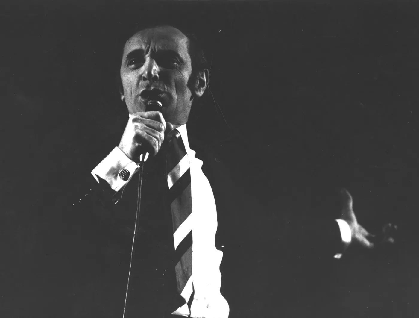 7736501-charles-aznavour.jpg