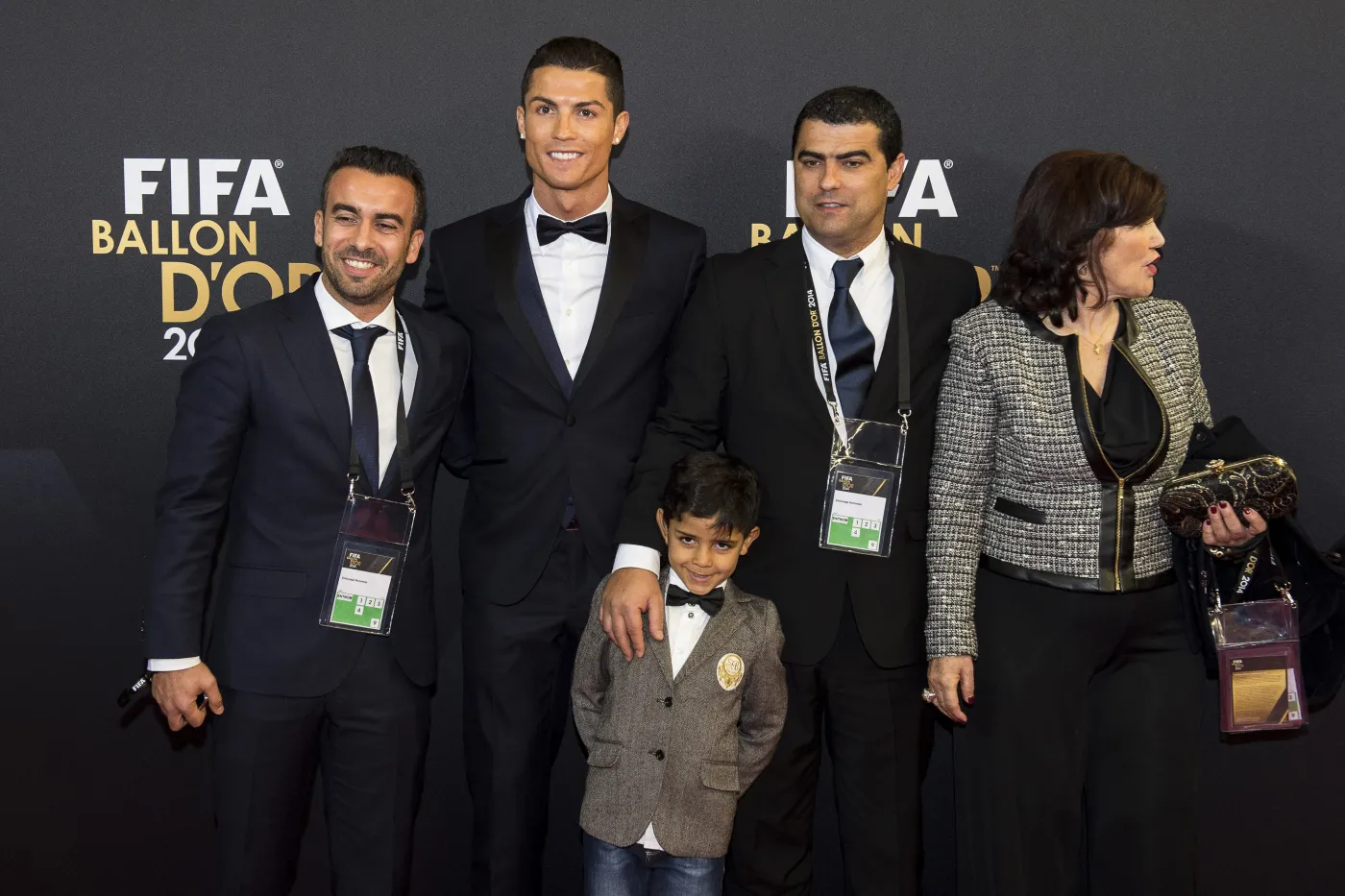 Cristiano Ronaldo Złotą Piłkę FIFA odbierał w asyście rodziny. ZDJĘCIA