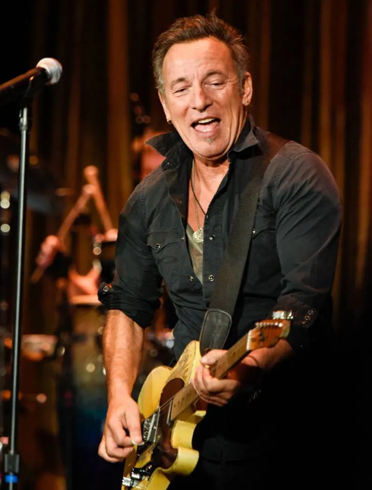 7318492-bruce-springsteen.jpg