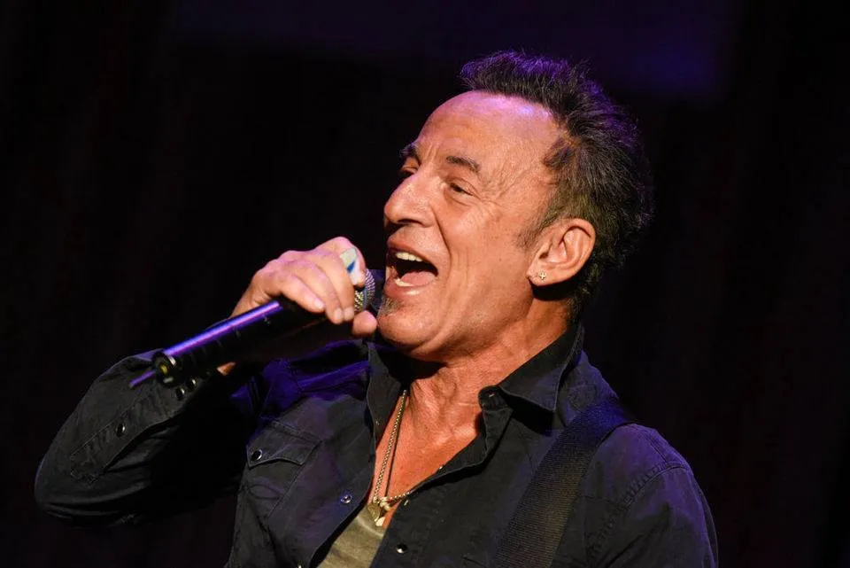 7318296-bruce-springsteen.jpg