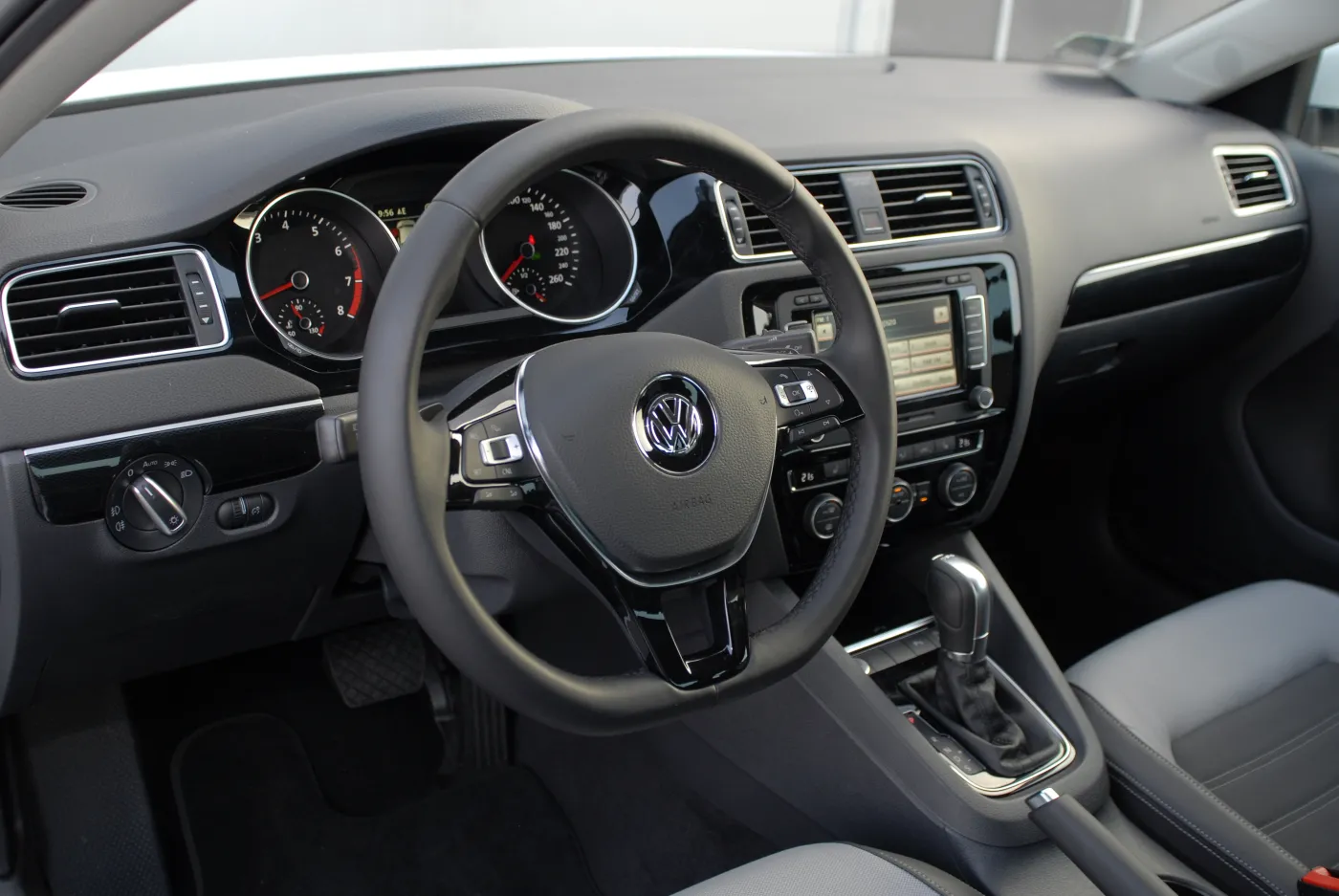7393935-volkswagen-jetta.jpg