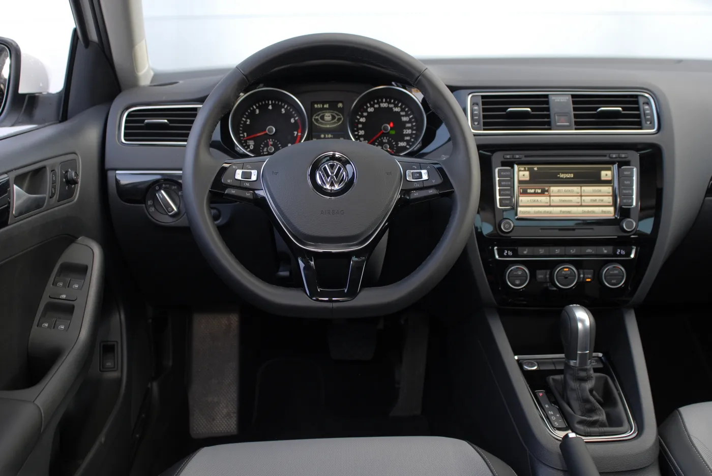 7394022-volkswagen-jetta.jpg