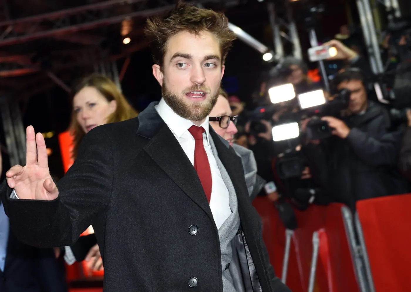 7405716-robert-pattinson.jpg