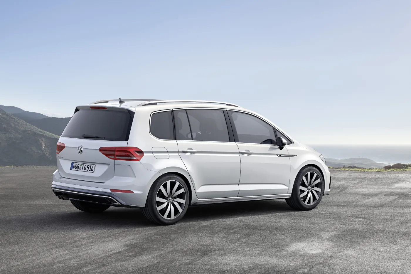 7471058-volkswagen-touran.jpg