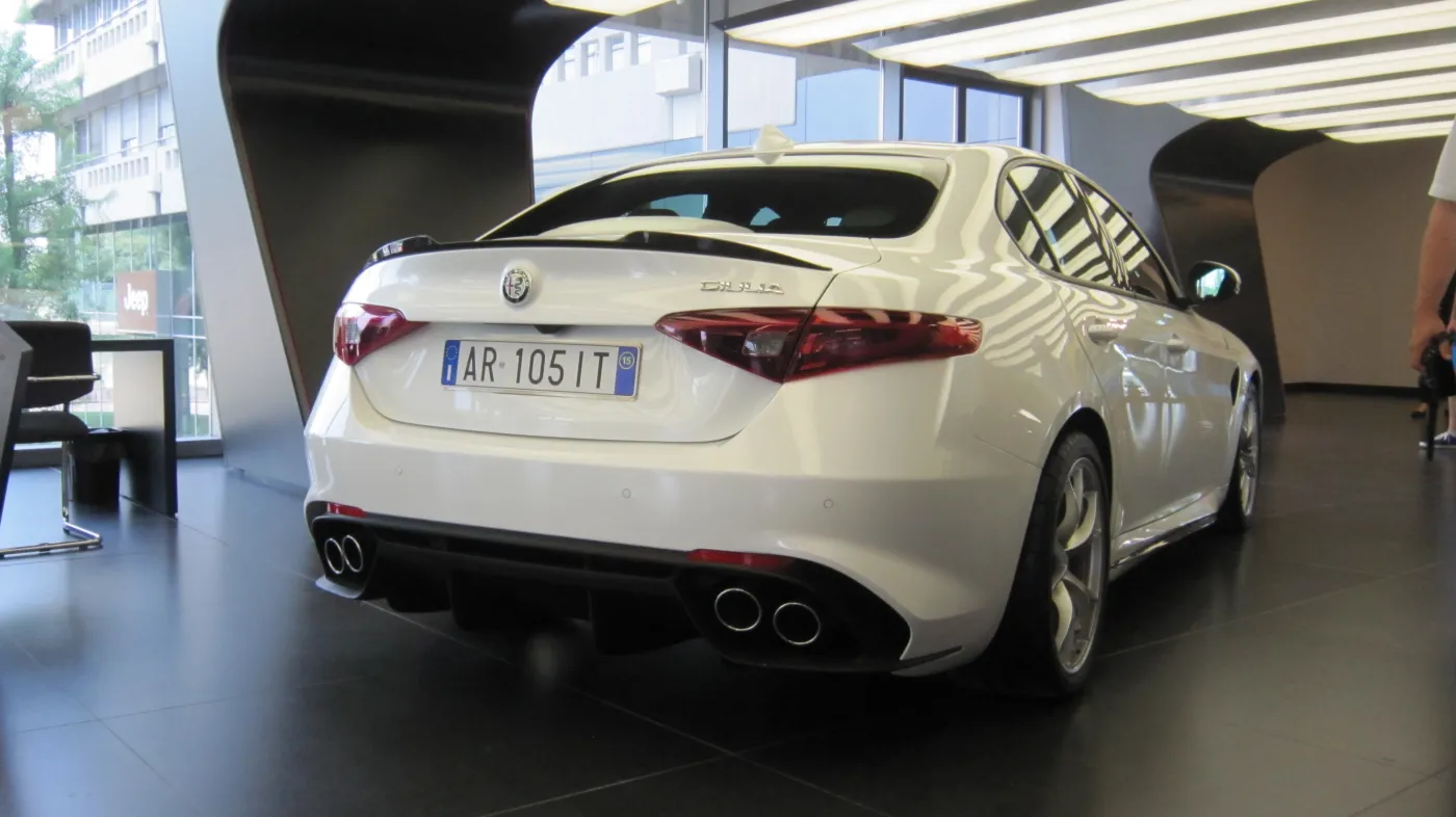 7983925-alfa-romeo-giulia.jpg