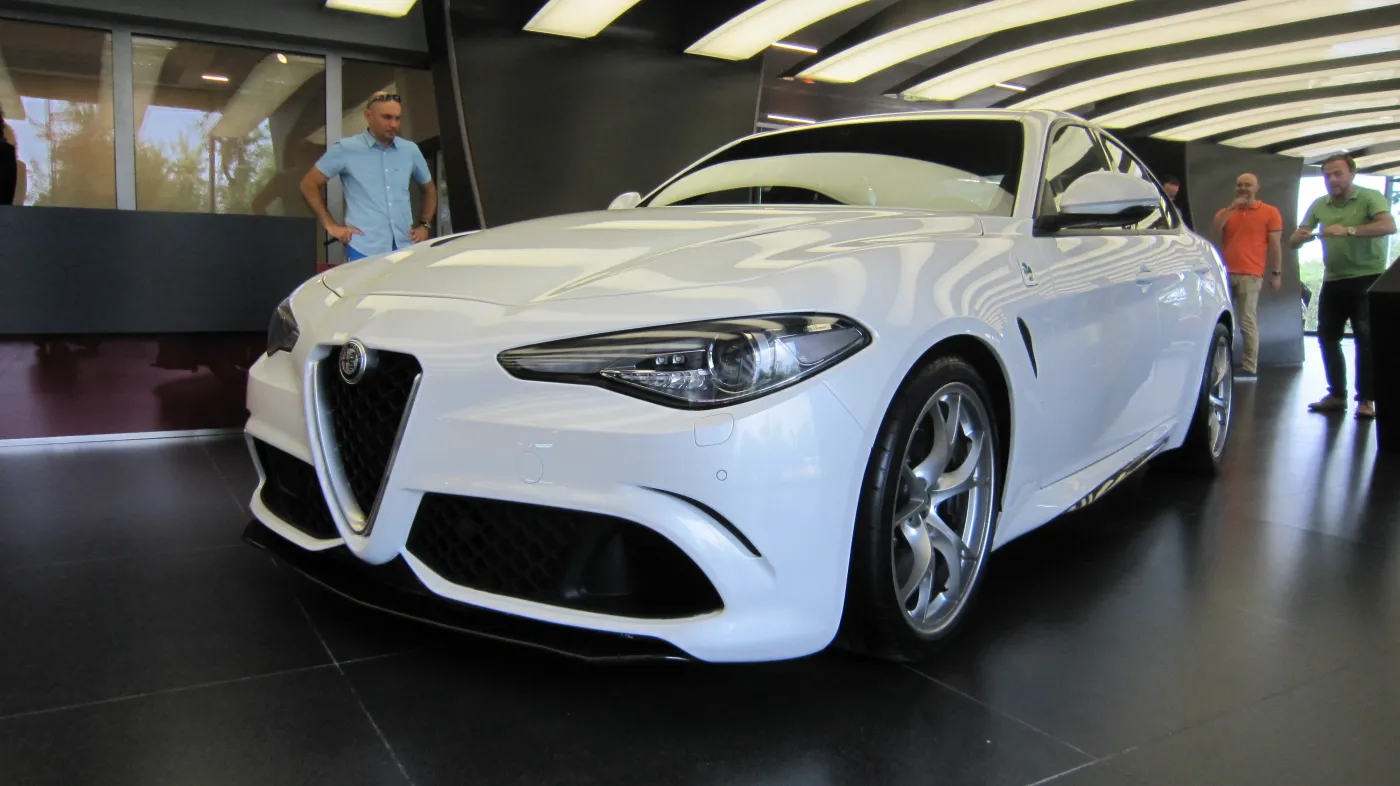 7984075-alfa-romeo-giulia.jpg