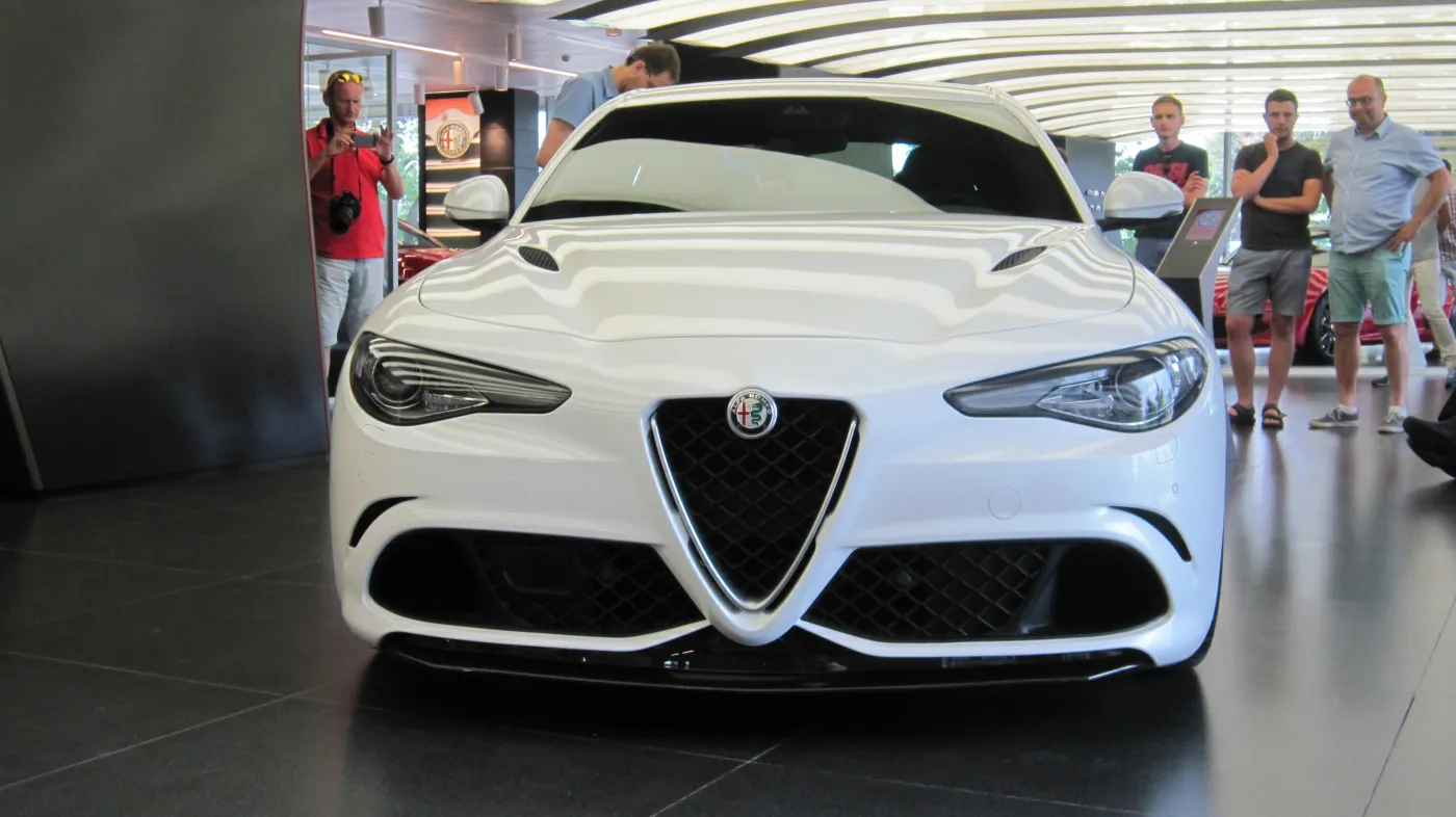 7984105-alfa-romeo-giulia.jpg