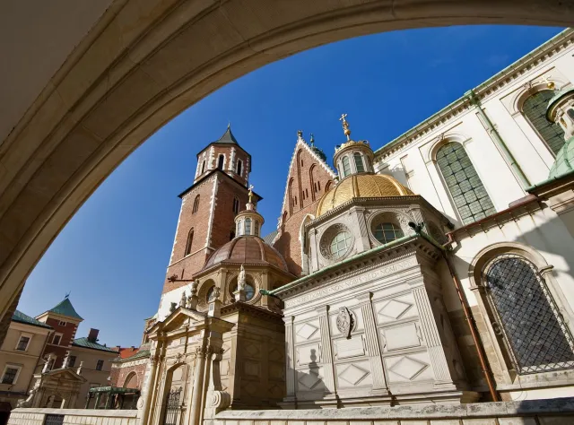 Osunięta ziemia odsłoniła ludzkie kości pod Wawelem