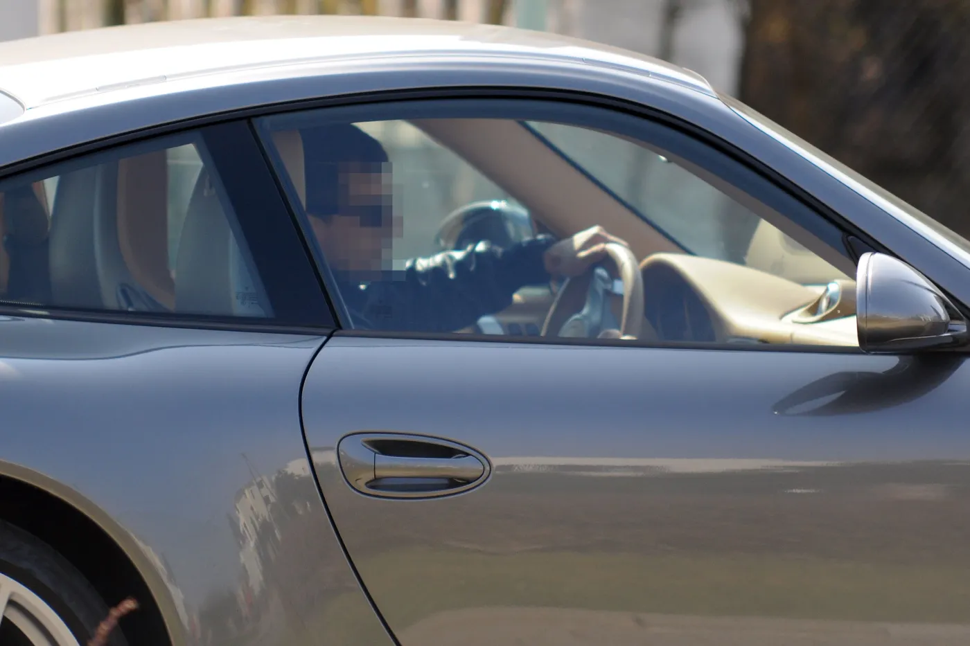 Na co Dubieniecki zamienił tanie auto? Tak lansował się za kierownicą elity