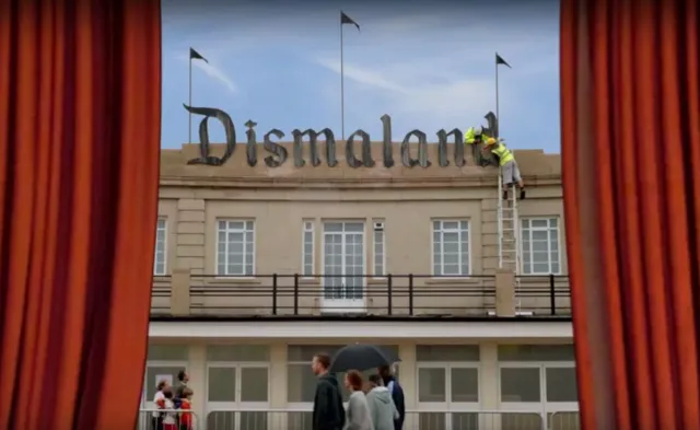 Dismaland reklamuje się na YouTube