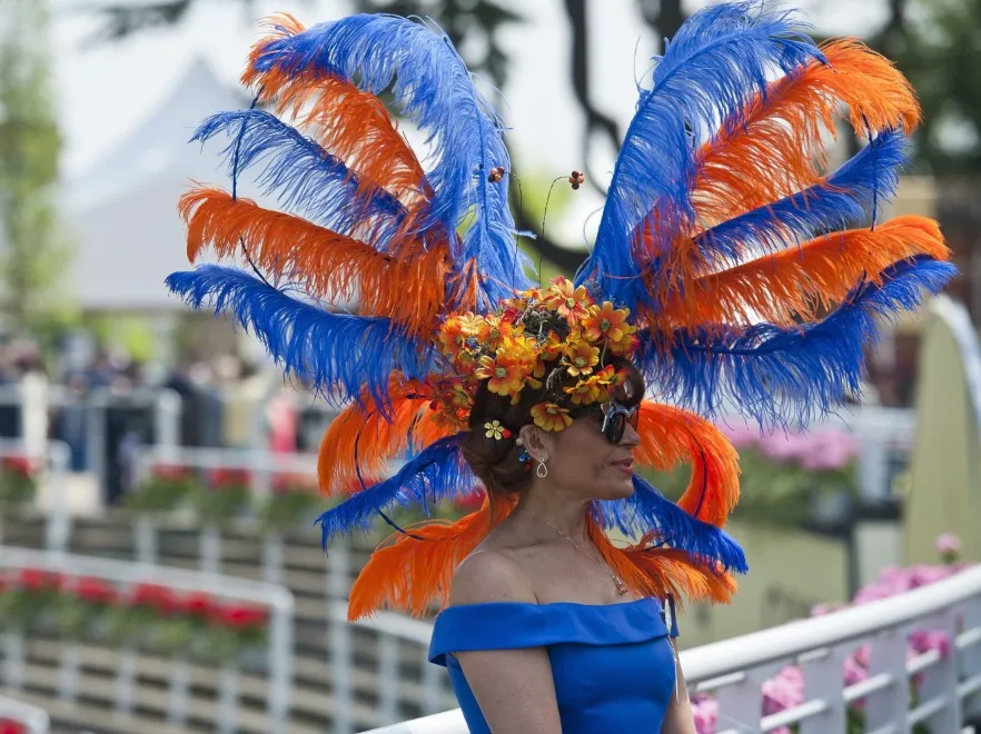 To się w (na) głowie nie mieści! Najdziwniejsze kapelusze z Ascot 2015