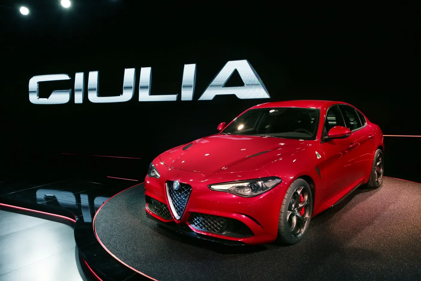 7909847-alfa-romeo-giulia.jpg