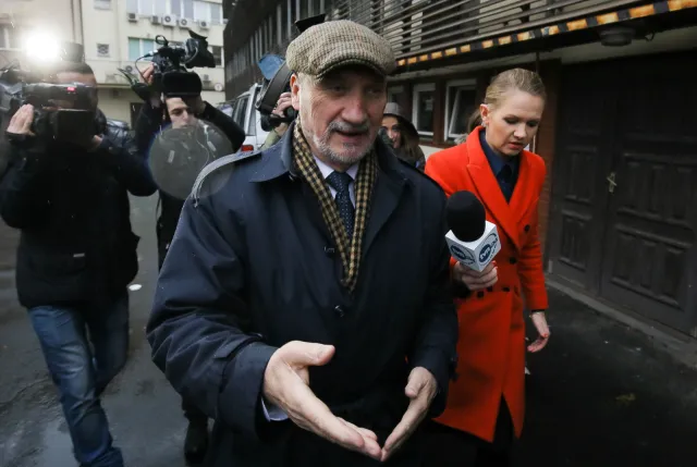 Najbardziej kontrowersyjny minister w rządzie Szydło. Macierewicz szefem MON