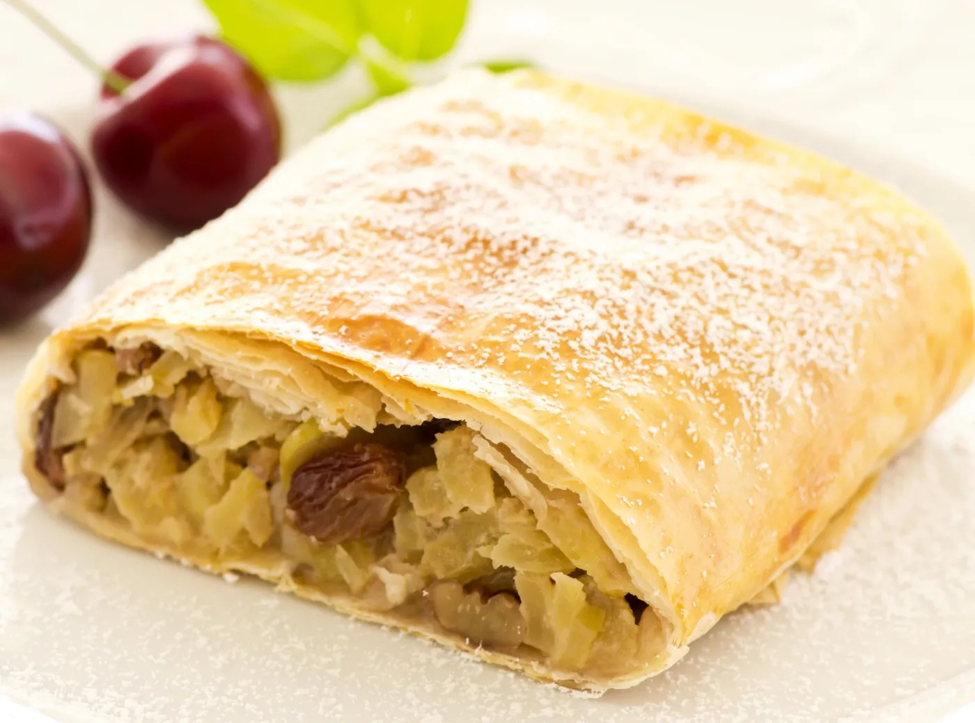 8429898-strudel-jablkowy.jpg