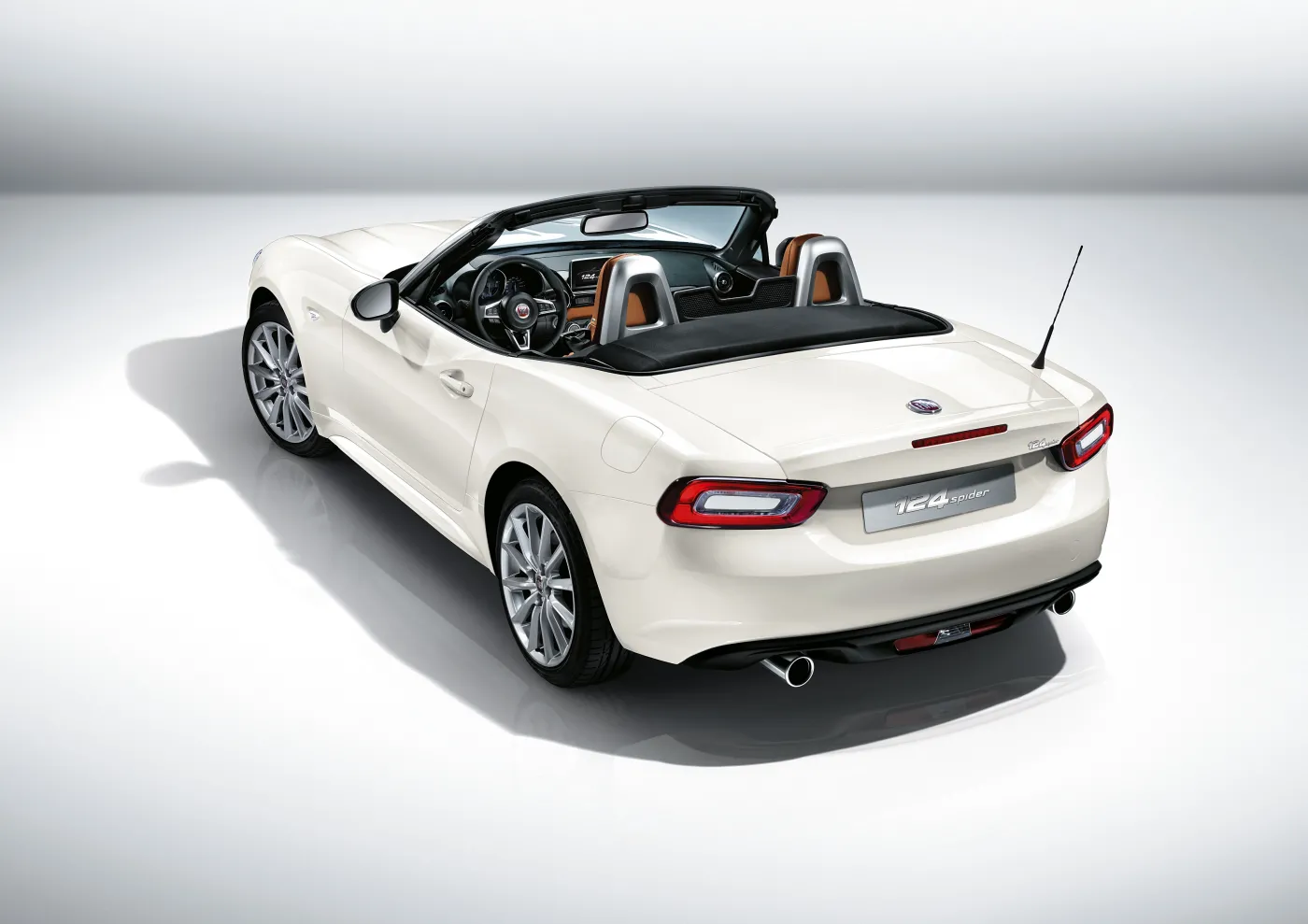 8439052-fiat-124-spider.jpg