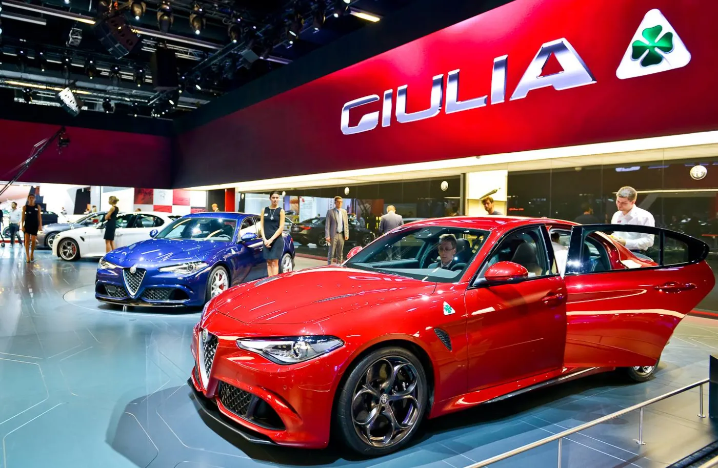 8210675-alfa-romeo-giulia.jpg