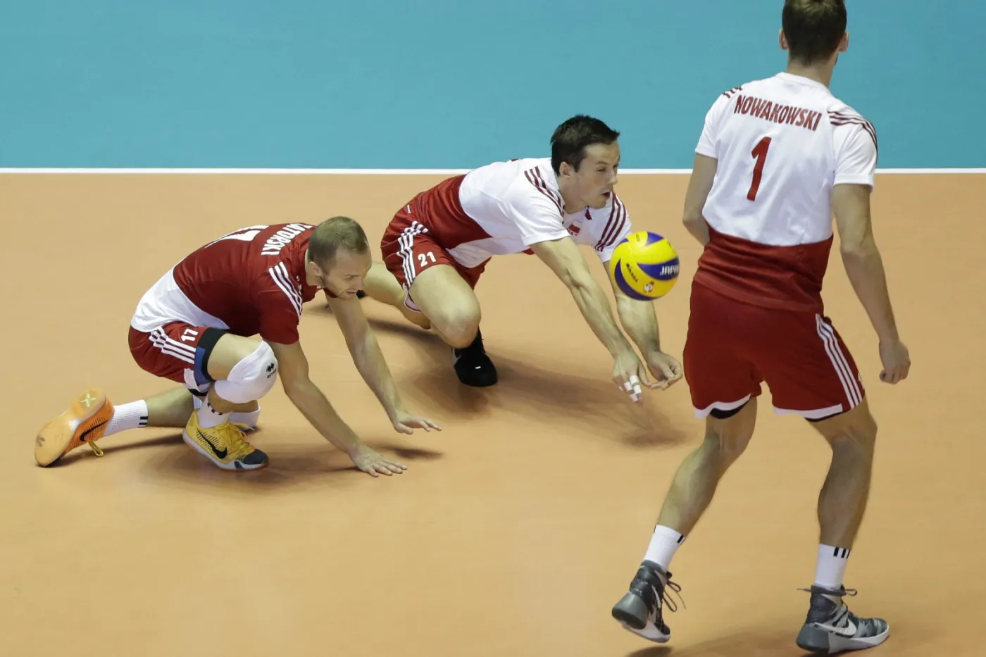 Dramat i łzy polskich siatkarzy. Przegrali z Włochami 1:3 w ostatnim meczu Pucharu Świata. WIDEO