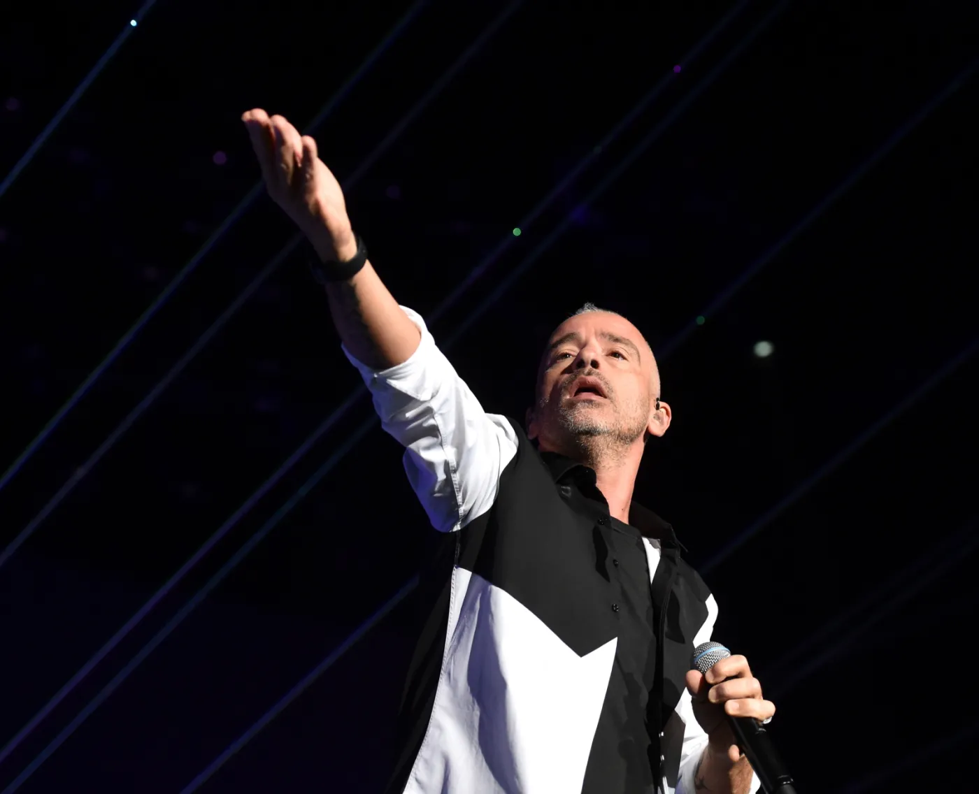 8266360-eros-ramazzotti.jpg