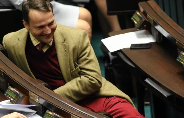 Sikorski o przegranej PO: Rozczarowanie, partii potrzebne jest nowe przywództwo