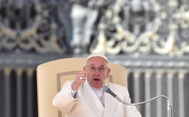 Papież do wiernych: Kościół nie chce pieniędzy od wyzyskiwanych ludzi