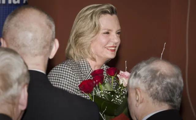 Eksperci: Kandydatka PiS wygrała z niewielką przewagą. To sygnał ostrzegawczy dla partii rządzącej