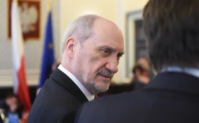 Testy broni elektromagnetycznej na Polakach? Oto, co dokładnie powiedział Macierewicz