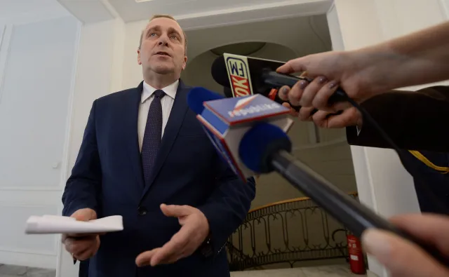 Schetyna: Polska przyjmuje w życiu publicznym standardy putinowskie