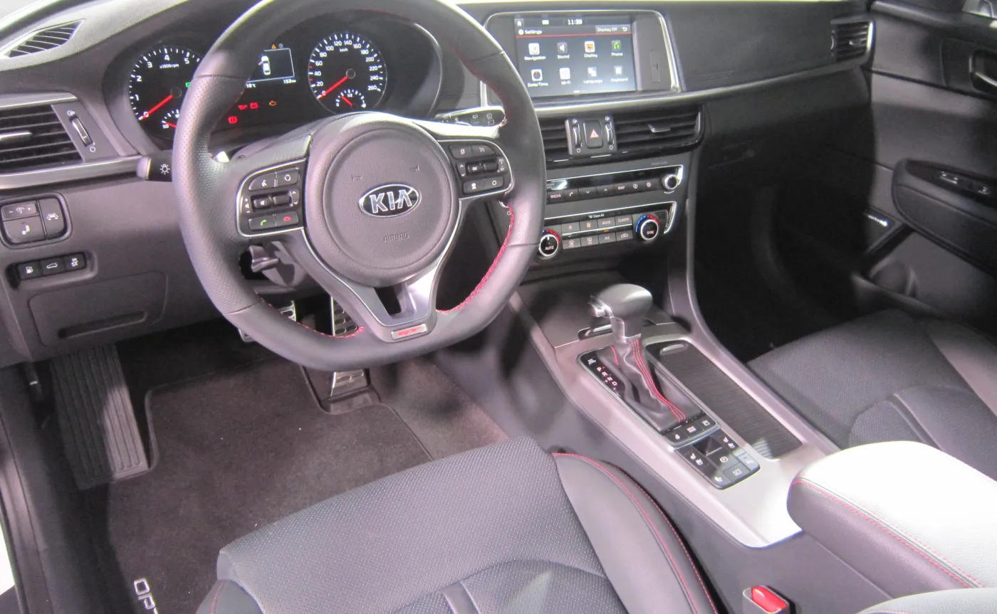 8804911-kia-optima-kombi.jpg