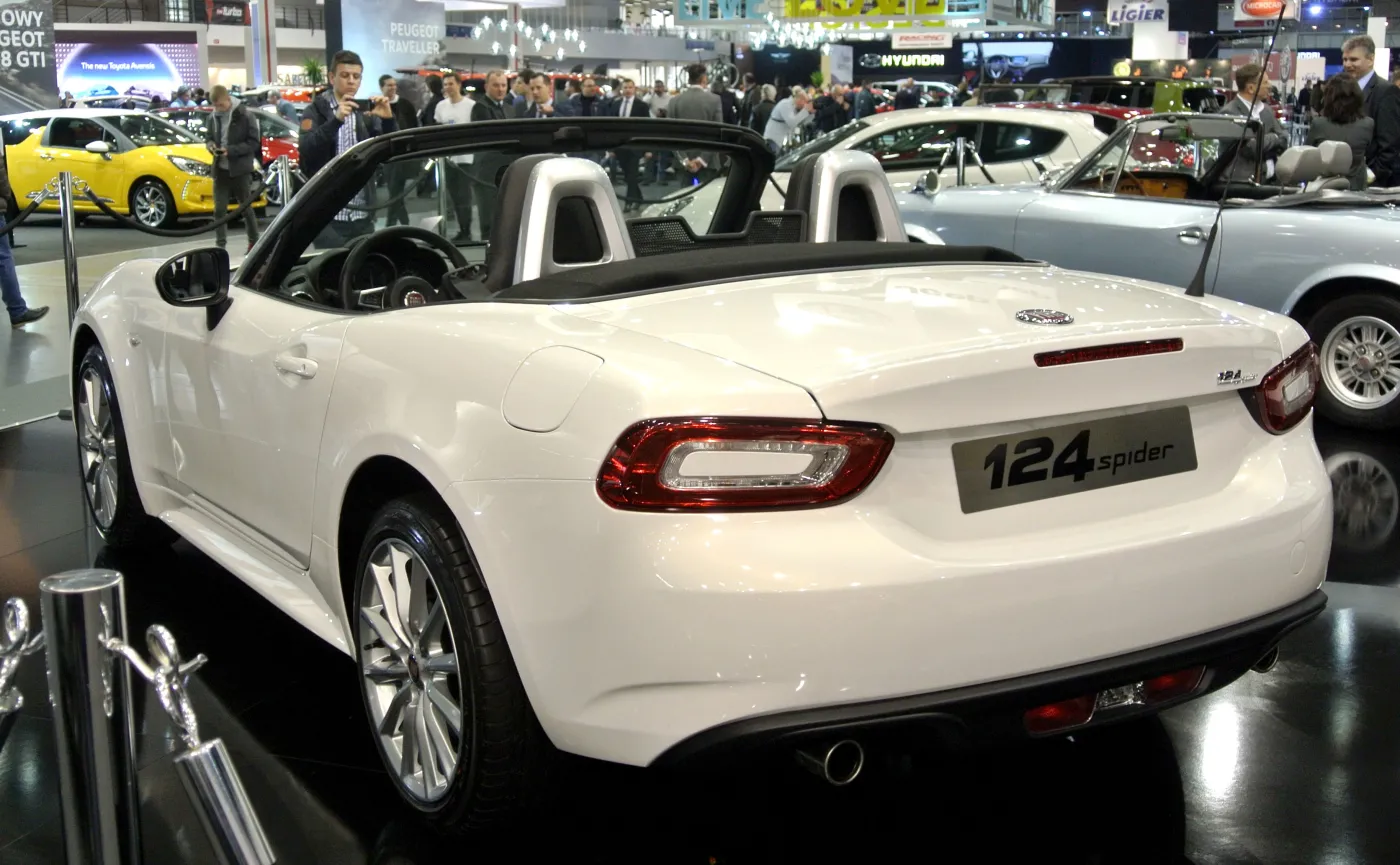 8910785-fiat-124-spider.jpg