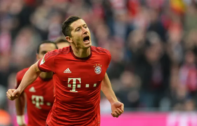 Liga niemiecka: Lewandowski przełamał się. I to jak! Dwa gole Polaka w meczu Bayern - Schalke. WIDEO