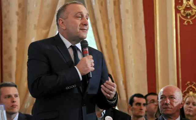 Schetyna tłumaczy, dlaczego jest w polityce. "By zrobić ją przyzwoitą, w tym nieprzyzwoitym świecie"