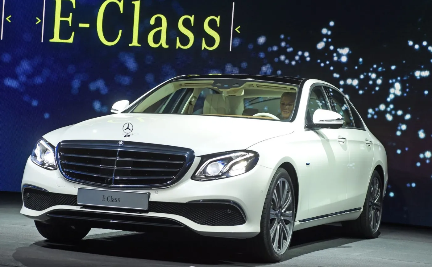 8622499-mercedes-klasy-e.jpg