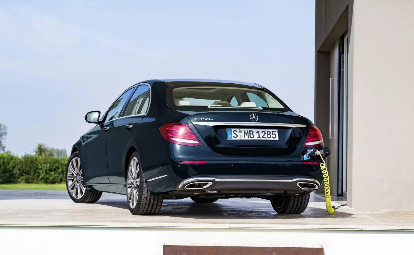 8622595-mercedes-klasy-e.jpg