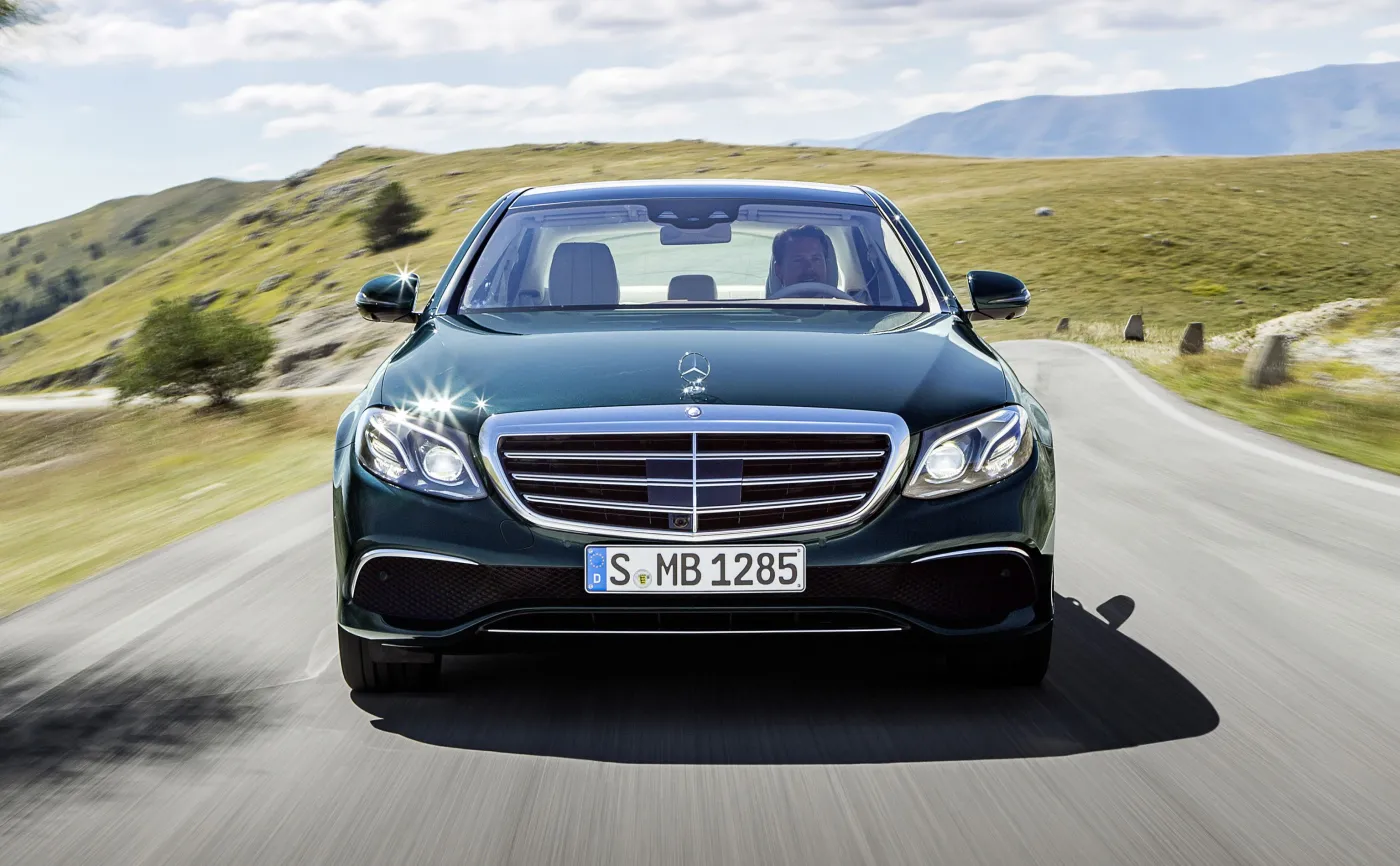 8623043-mercedes-klasy-e.jpg