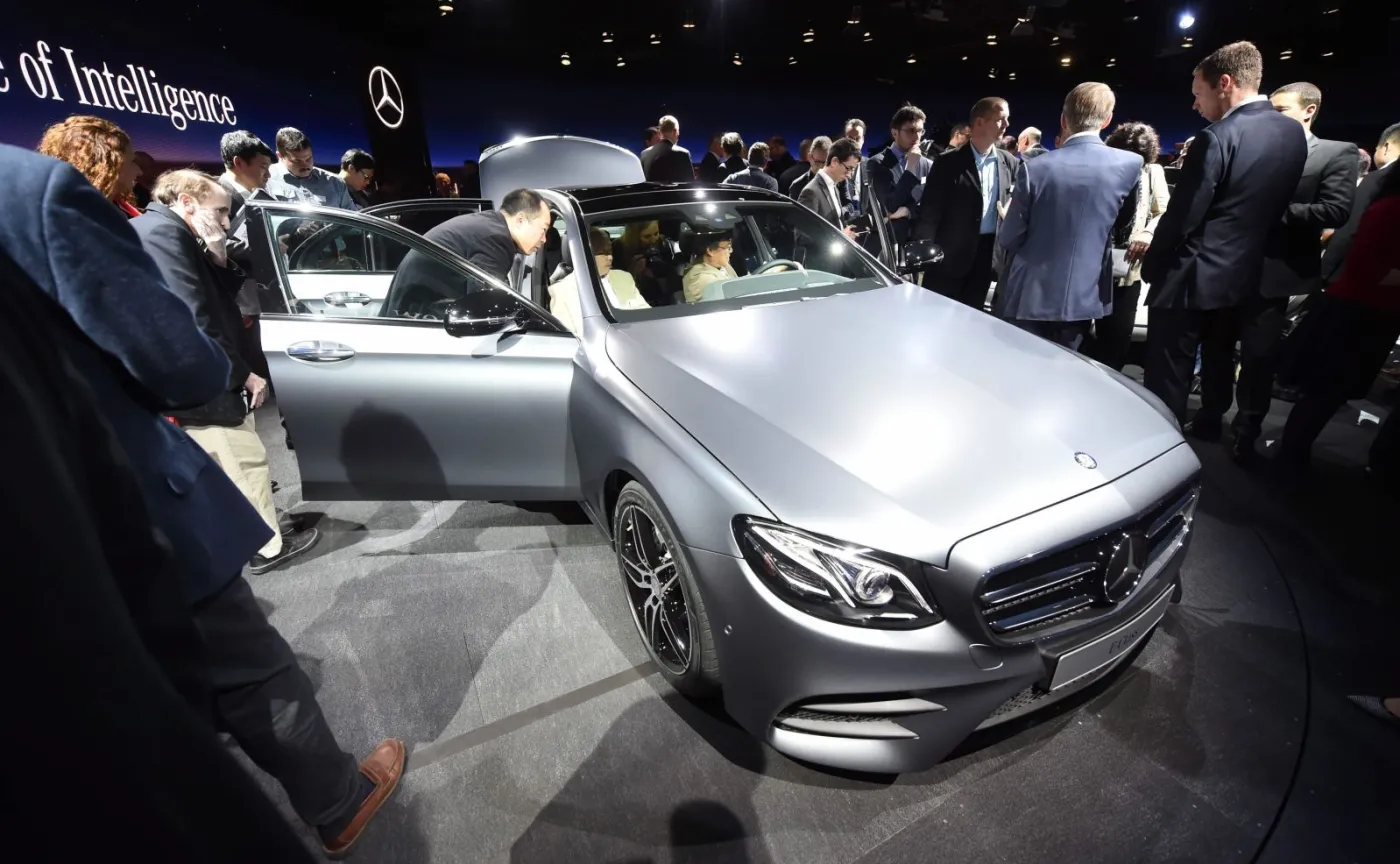 8623227-mercedes-klasy-e.jpg
