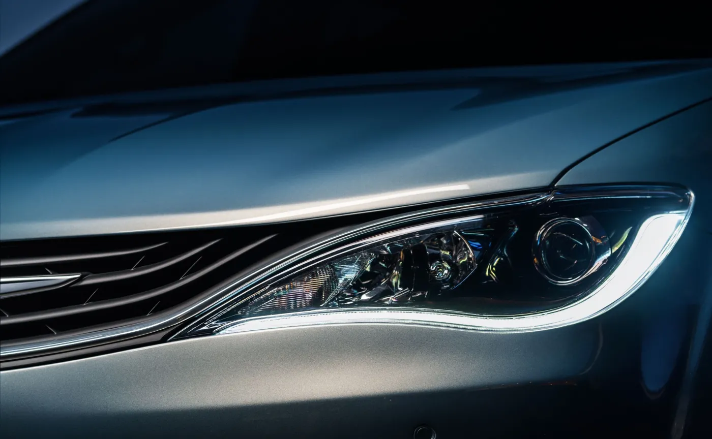 Nowy chrysler pacifica! Gigant powraca na rynek i… nokautuje Skodę. Mamy FOTO