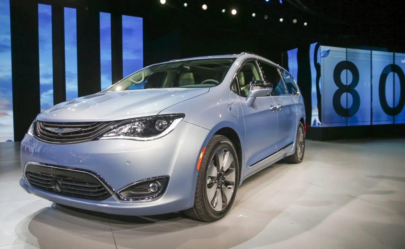 8623539-chrysler-pacifica.jpg