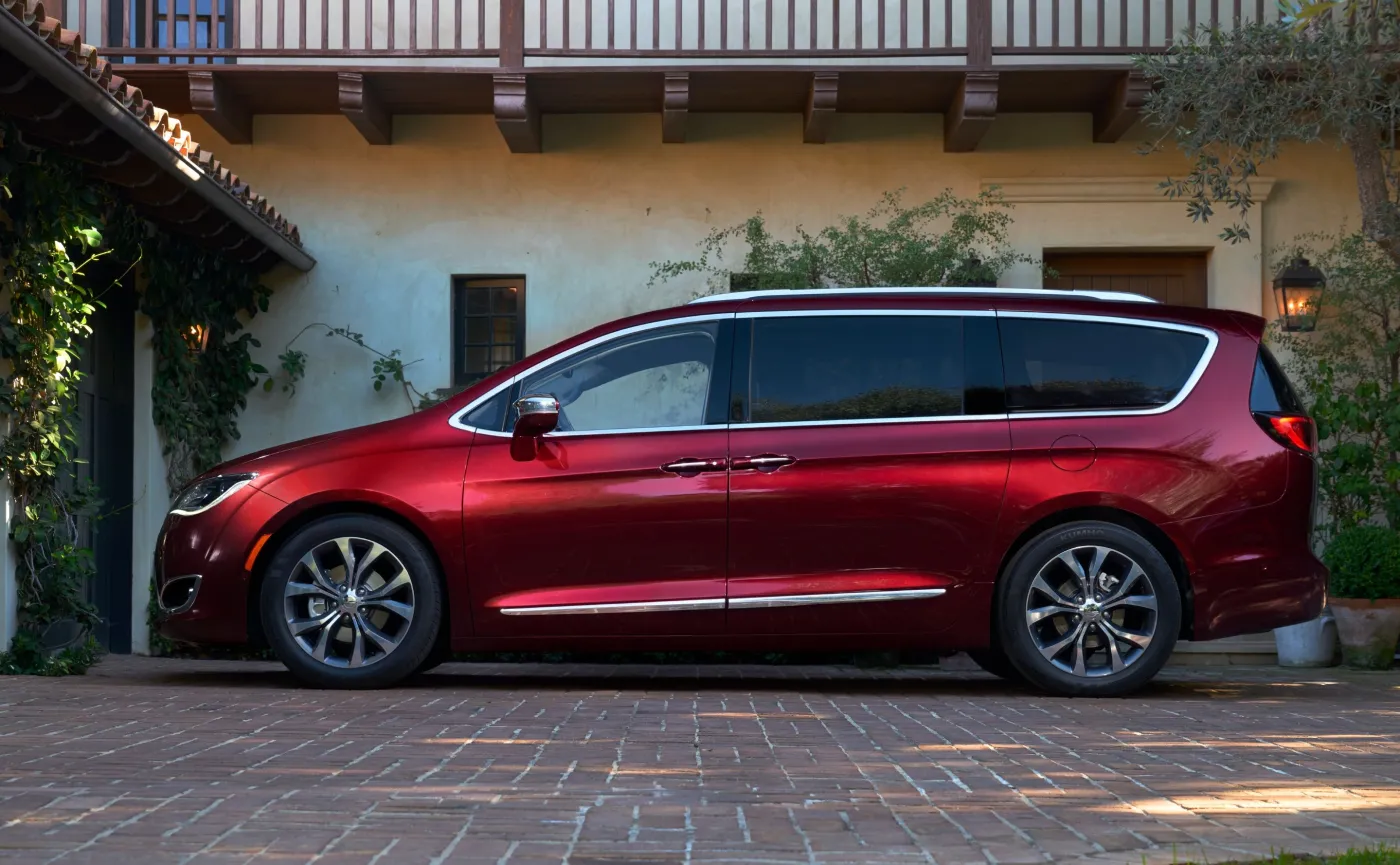 8623851-chrysler-pacifica.jpg