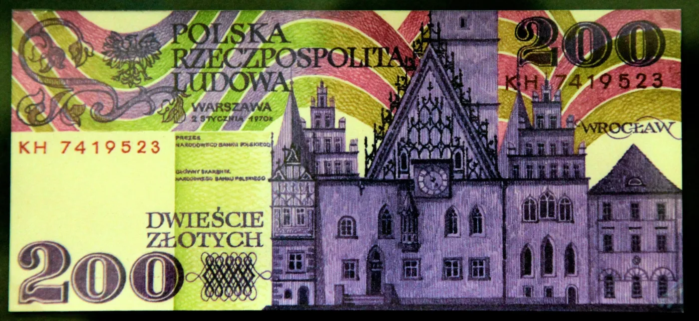 8658330-banknoty-polskie.jpg