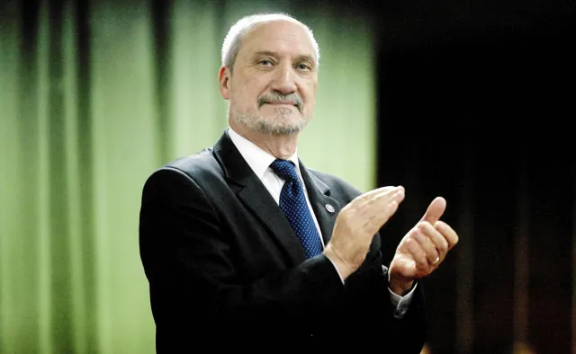 "Macierewicz wywrócił stolik. No i bardzo dobrze"