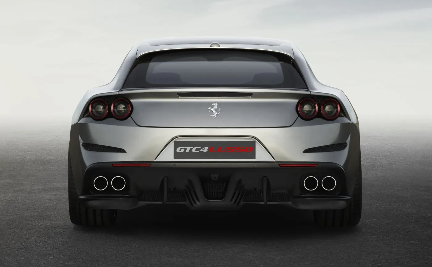 8715822-ferrari-gtc4lusso.jpg