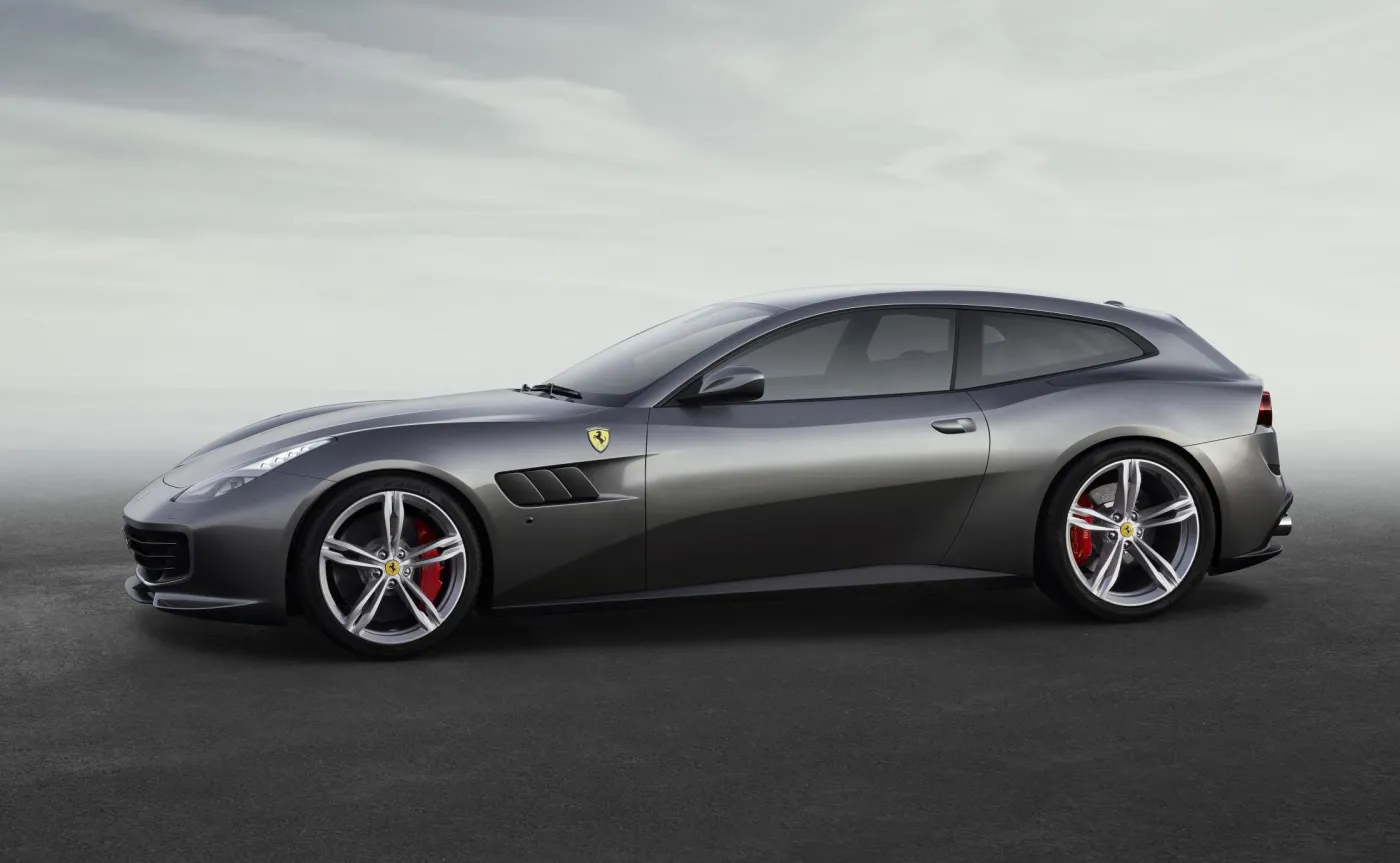 8715854-ferrari-gtc4lusso.jpg